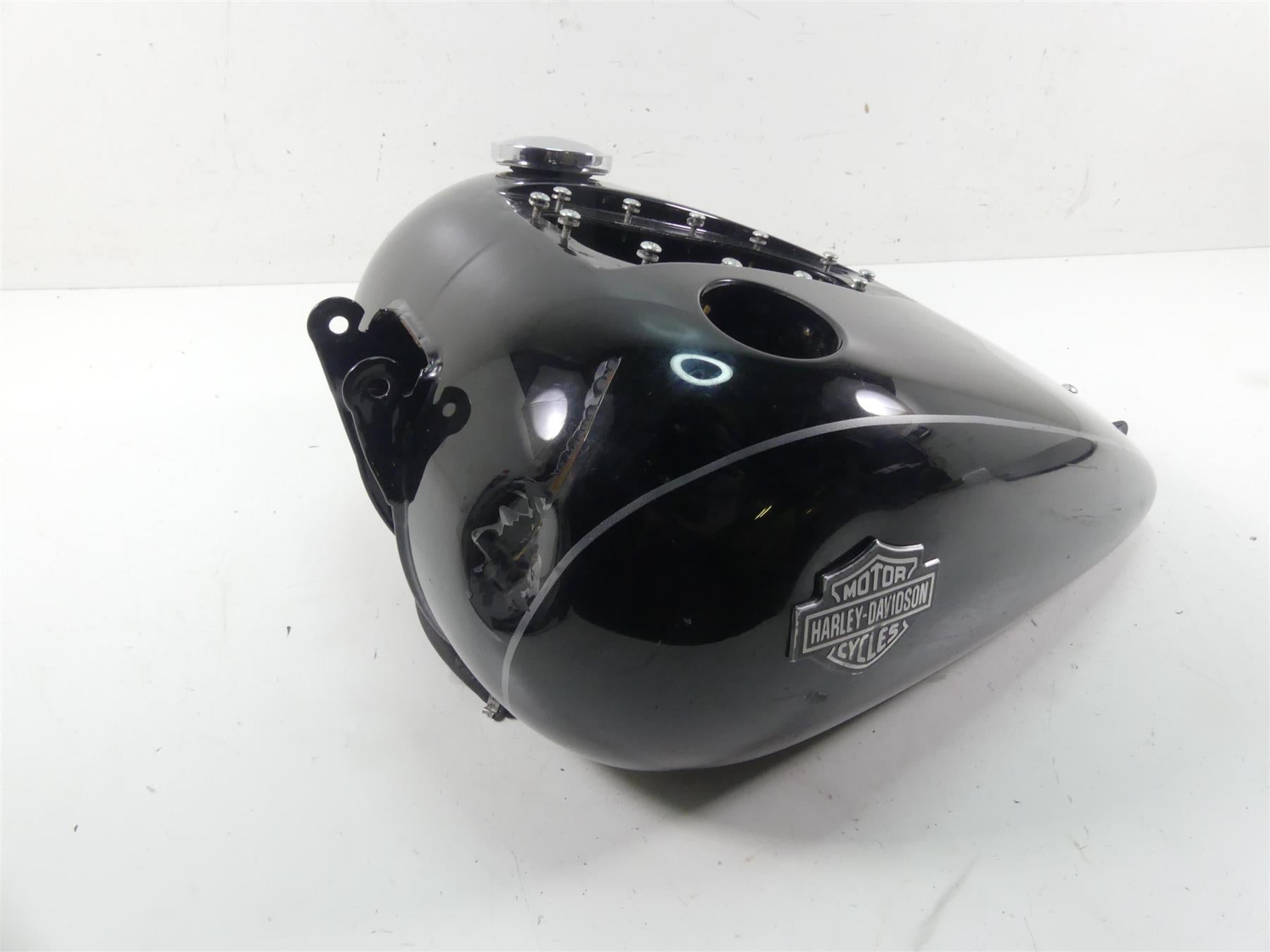 2010 Harley FXDWG Dyna Wide Glide Fuel Gas Petrol Tank - Dented 61593-10 {{ shop.shopifyCountryName }} - Mototech271