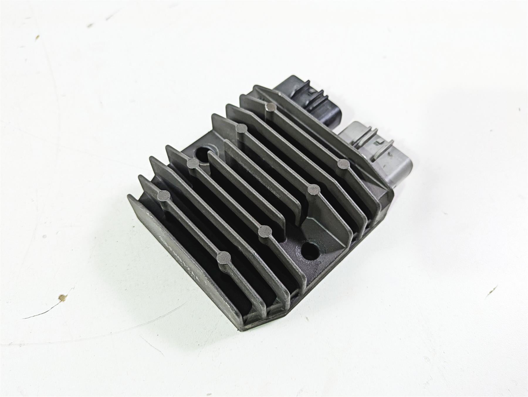 2008 Yamaha XVS1300 V-Star Tourer Rectifier Voltage Regulator 1D7-81960-01-00 {{ shop.shopifyCountryName }} - Mototech271