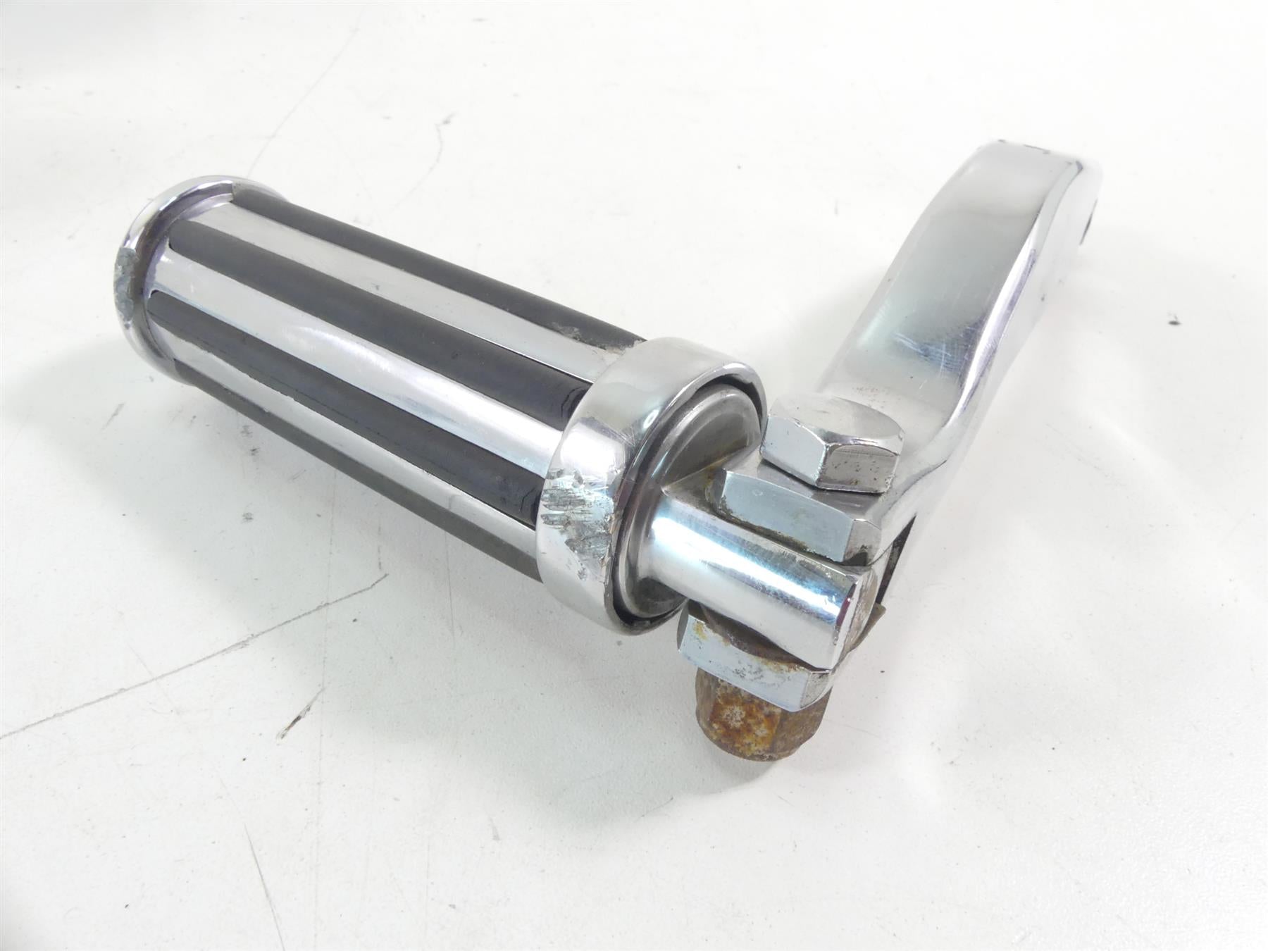1997 Harley Dyna FXDS Super Glide Conv Passenger Footpeg Set 52740-94A {{ shop.shopifyCountryName }} - Mototech271