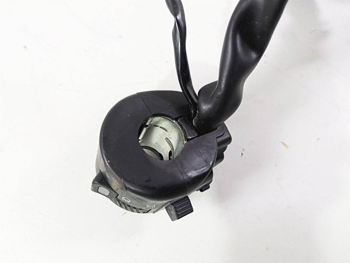 2025 Honda CBR600RR Left Hand Turn Signal Control Switch 35200-MJC-A01 {{ shop.shopifyCountryName }} - Mototech271