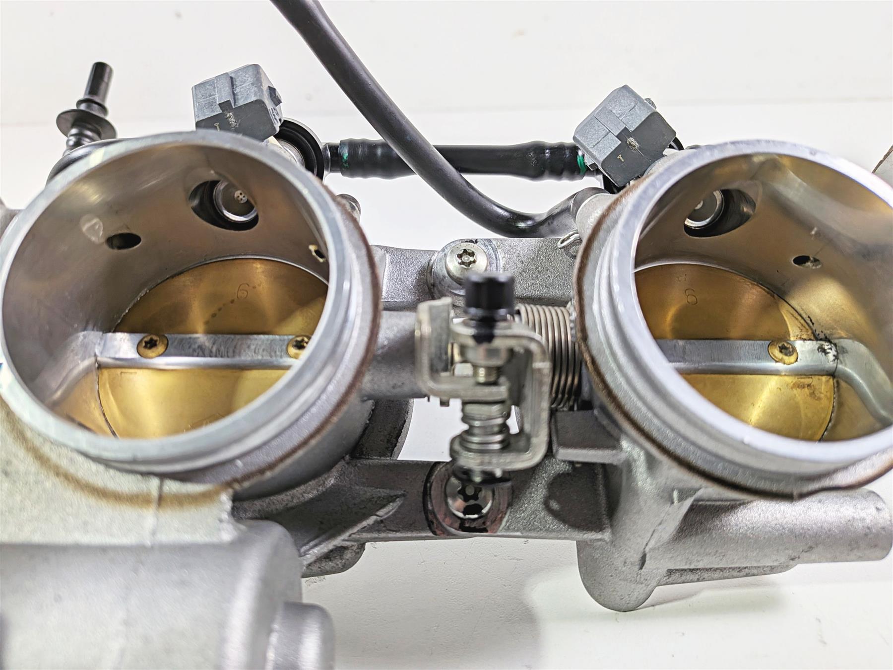 2018 Aprilia RSV4 RR Throttle Body Fuel Injection Set 857303 857304 {{ shop.shopifyCountryName }} - Mototech271