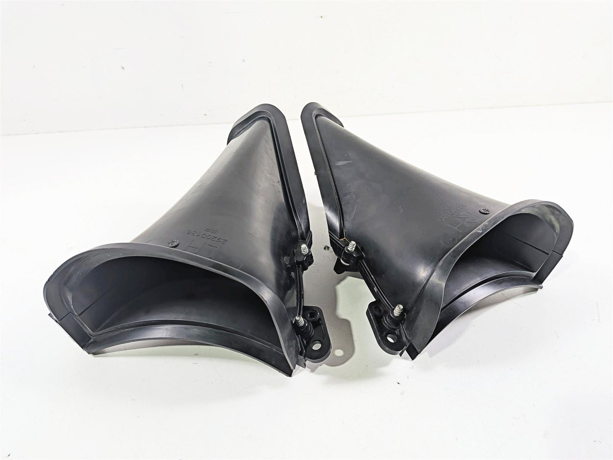 2020 Harley Touring FLTRK Road Glide Front Air Inlet Duct Set 29200136 292001393 {{ shop.shopifyCountryName }} - Mototech271