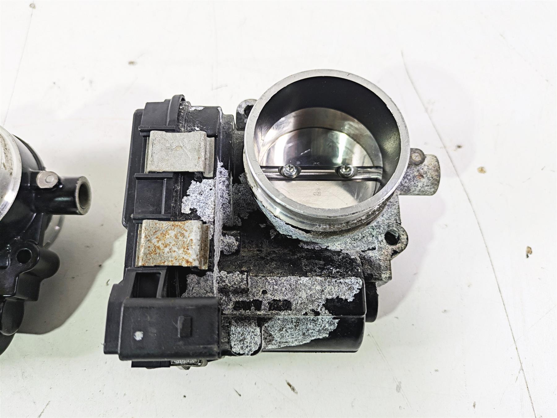 2015 BMW R1200GS Adv K51 Throttle Body Bodies Set 13548564959 {{ shop.shopifyCountryName }} - Mototech271