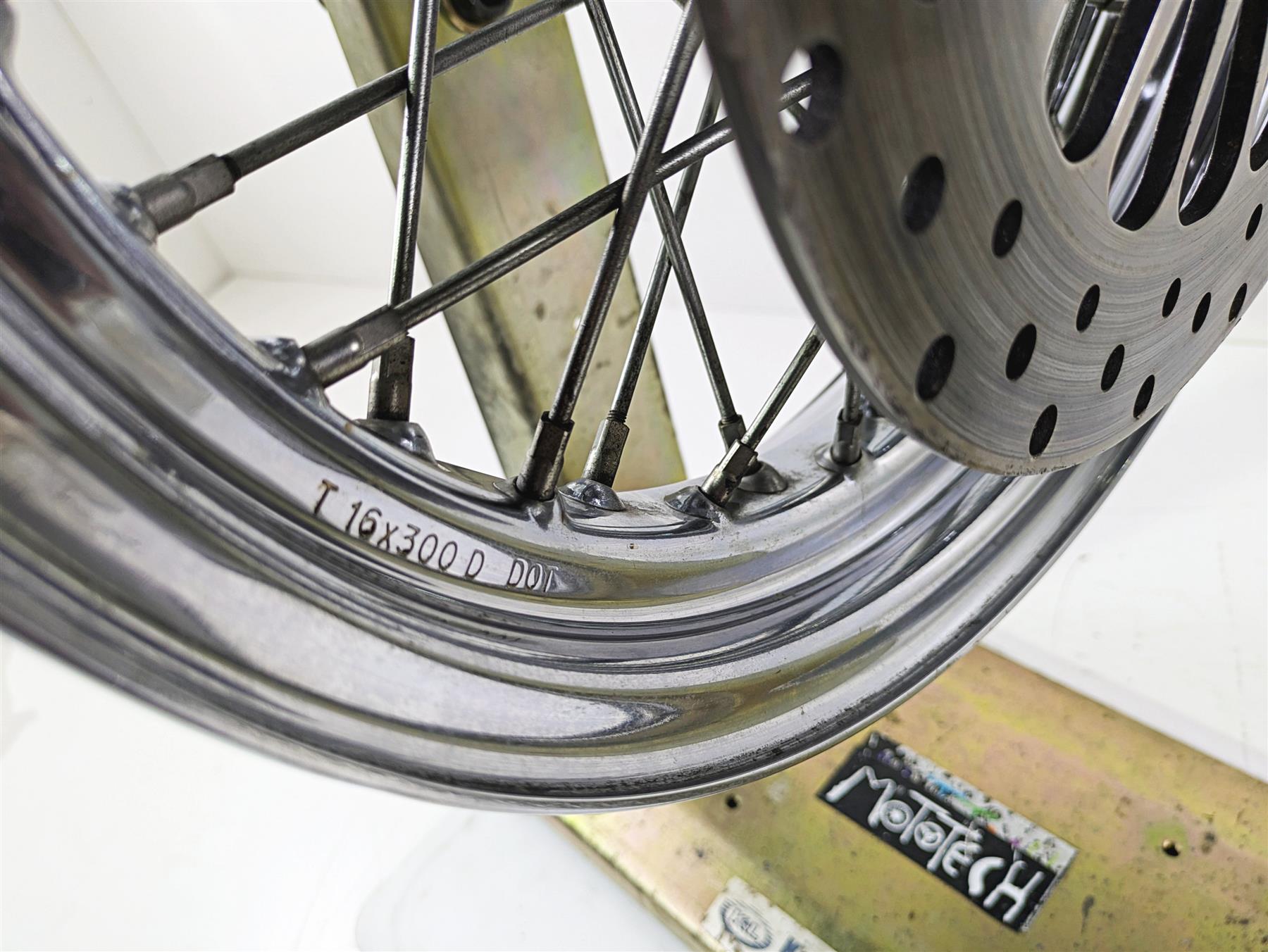 2004 Harley FLSTCI Softail Heritage Front Wheel Rim Rotor 16x3 READ 43005-05A {{ shop.shopifyCountryName }} - Mototech271