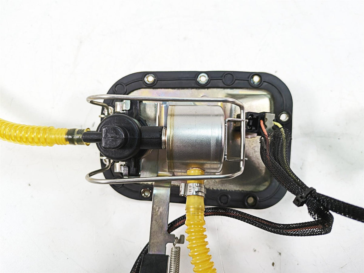 2006 Harley Softail FXSTSI Springer Fuel Gas Petrol Pump -Tested 75132-06 {{ shop.shopifyCountryName }} - Mototech271
