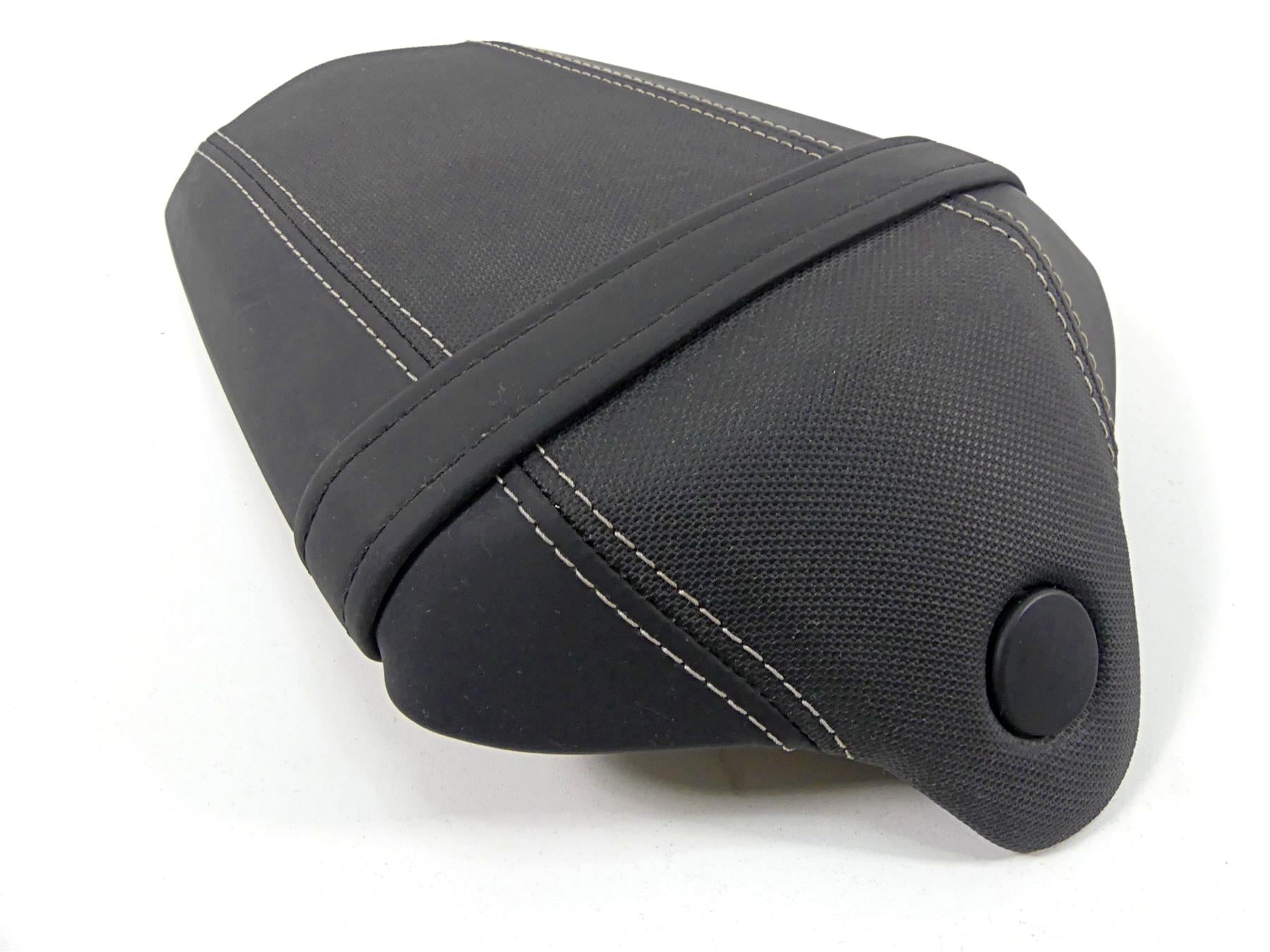 2022 Triumph Speed Triple 1200 RS Nice Rear Passenger Seat Saddle T2317015 {{ shop.shopifyCountryName }} - Mototech271