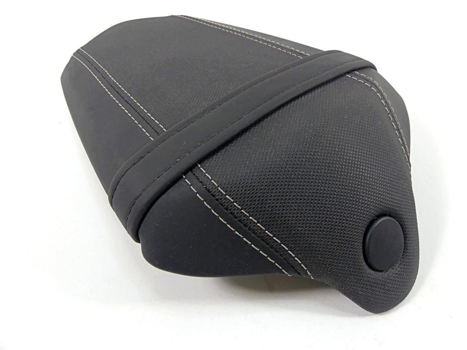 2022 Triumph Speed Triple 1200 RS Nice Rear Passenger Seat Saddle T2317015 {{ shop.shopifyCountryName }} - Mototech271