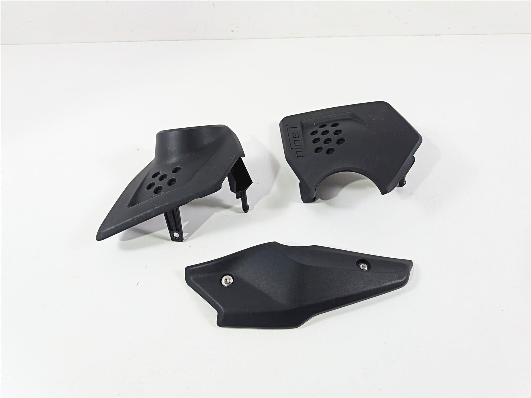 2023 BMW R nineT Scrambler K23 Between Leg Infill Fairing Set 46639444065 {{ shop.shopifyCountryName }} - Mototech271