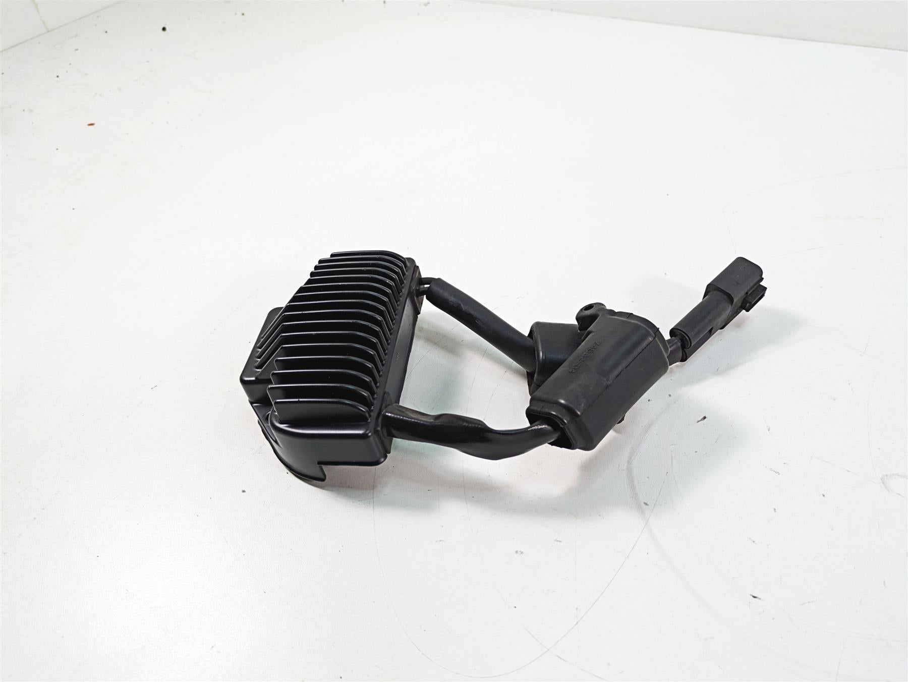 2005 Harley Dyna FXDL Low Rider Rectifier Voltage Regulator 74631-04 {{ shop.shopifyCountryName }} - Mototech271
