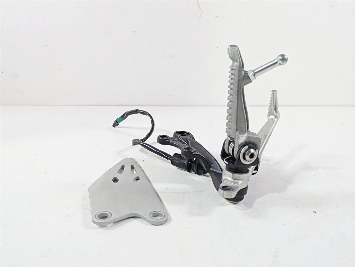 2024 Kawasaki ZX6R ZX636 Ninja Right Footpeg Brake Pedals Set 35063-0590-18R {{ shop.shopifyCountryName }} - Mototech271