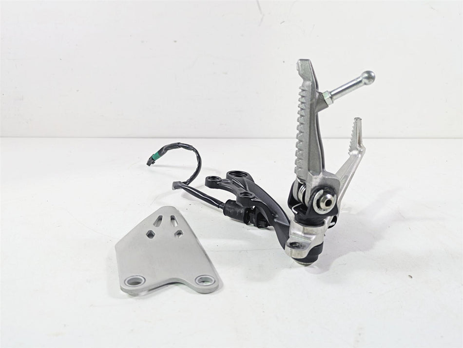 2024 Kawasaki ZX6R ZX636 Ninja Right Footpeg Brake Pedals Set 35063-0590-18R {{ shop.shopifyCountryName }} - Mototech271