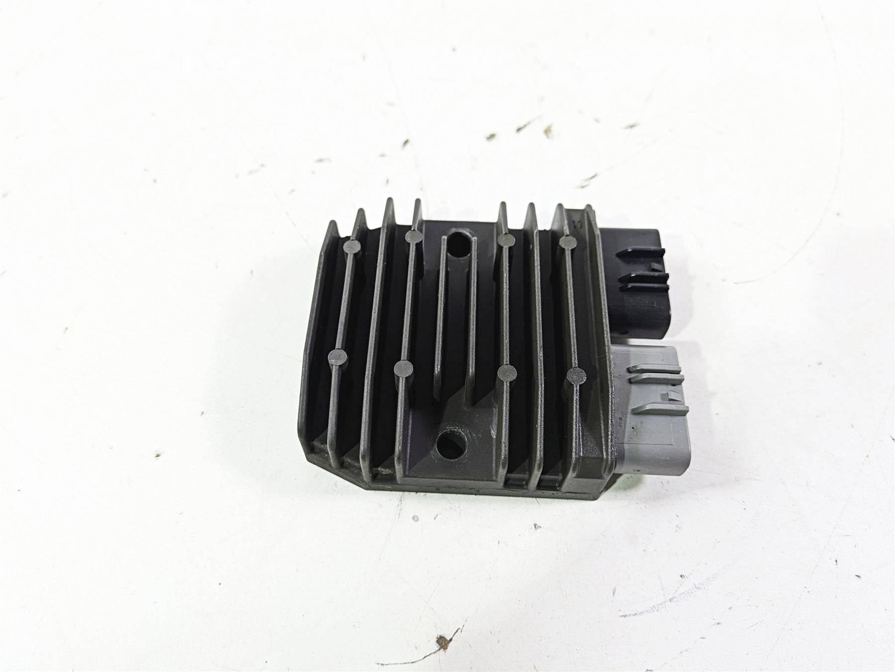 2012 Yamaha XT1200 Super Tenere Rectifier Voltage Regulator 1D7-81960-00 FH012AA {{ shop.shopifyCountryName }} - Mototech271