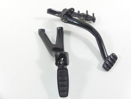 2018 Harley Softail FXFB Fat Bob Right Rider Footpeg & Brake Pedal Set 50500746 {{ shop.shopifyCountryName }} - Mototech271