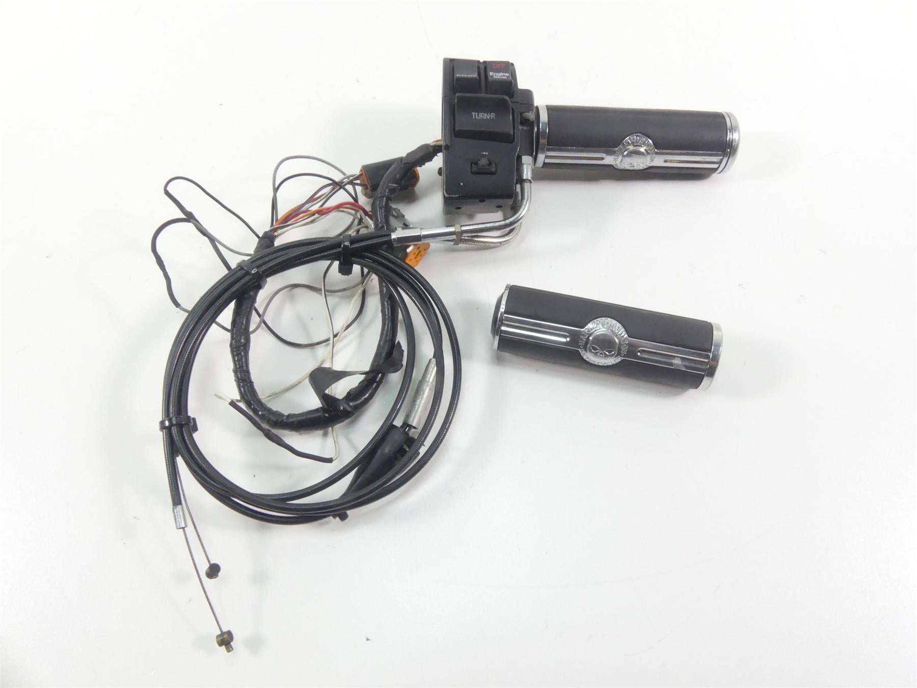 1995 Harley Touring FLHTCU Electra Glide Right Hand Control Switch Set 71589-92 {{ shop.shopifyCountryName }} - Mototech271