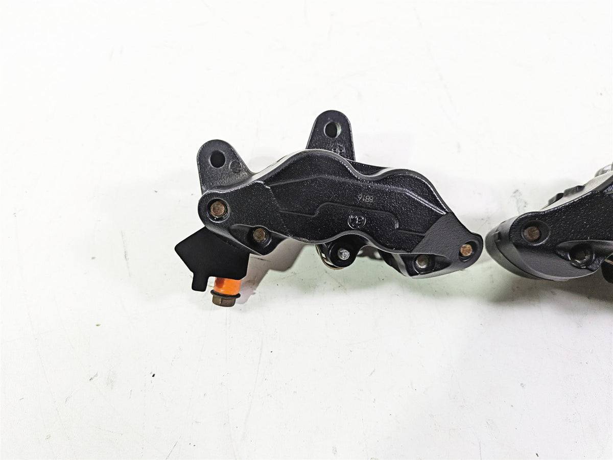 2018 Indian Chieftain Limited Front Brake Caliper Set 1912390 1912391 {{ shop.shopifyCountryName }} - Mototech271