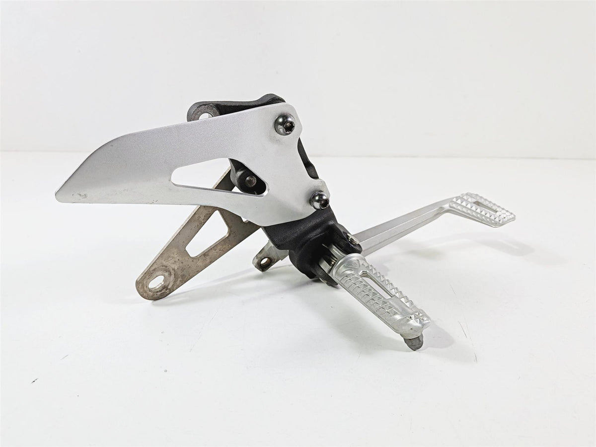 2019 Triumph Speed Triple RS 1050 Front Right Foot Peg & Brake Pedal T2081844 {{ shop.shopifyCountryName }} - Mototech271
