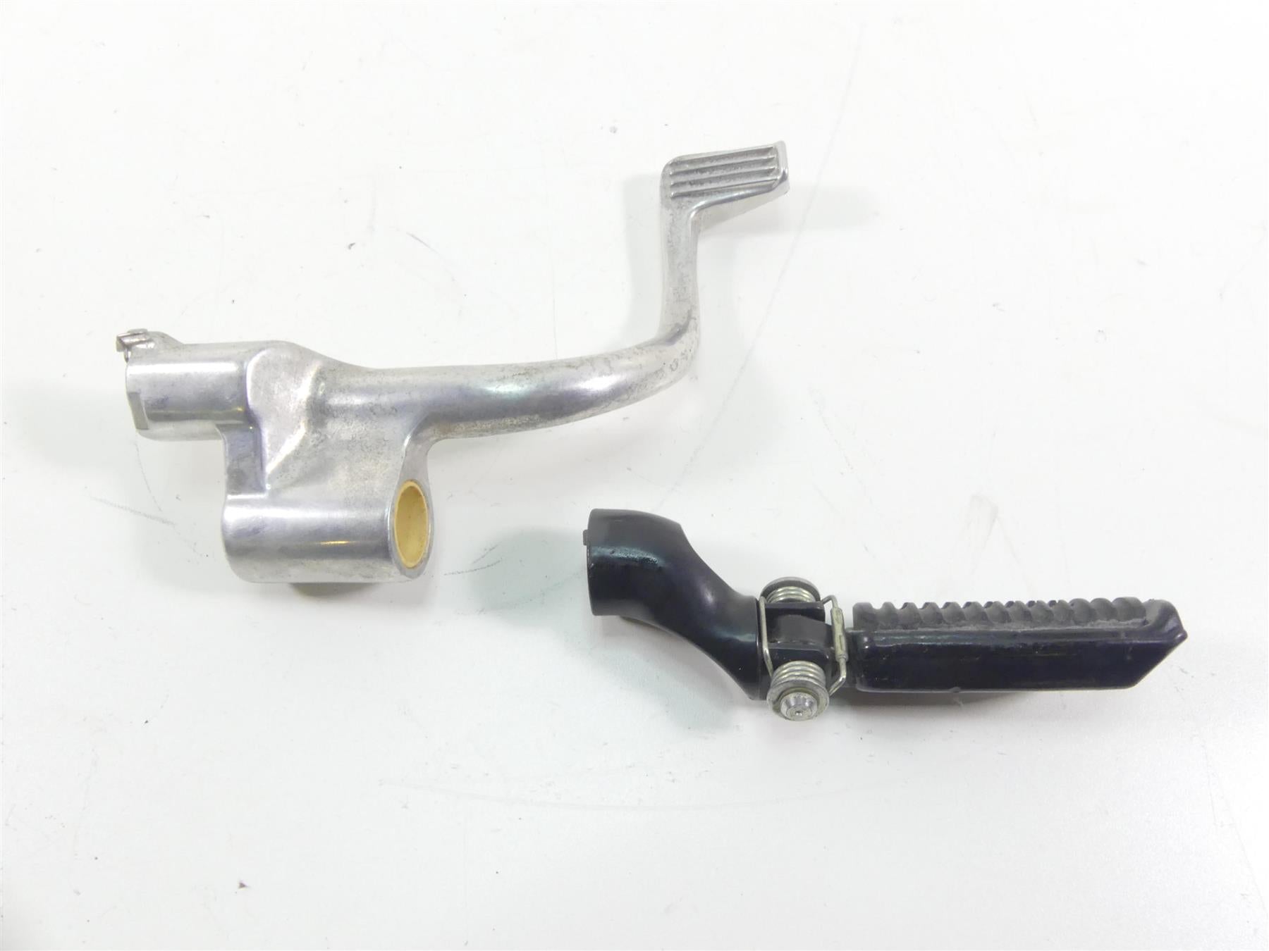 2006 Harley VRSCD Night Rod Right Front Footpeg & Brake Lever 49135-06 {{ shop.shopifyCountryName }} - Mototech271