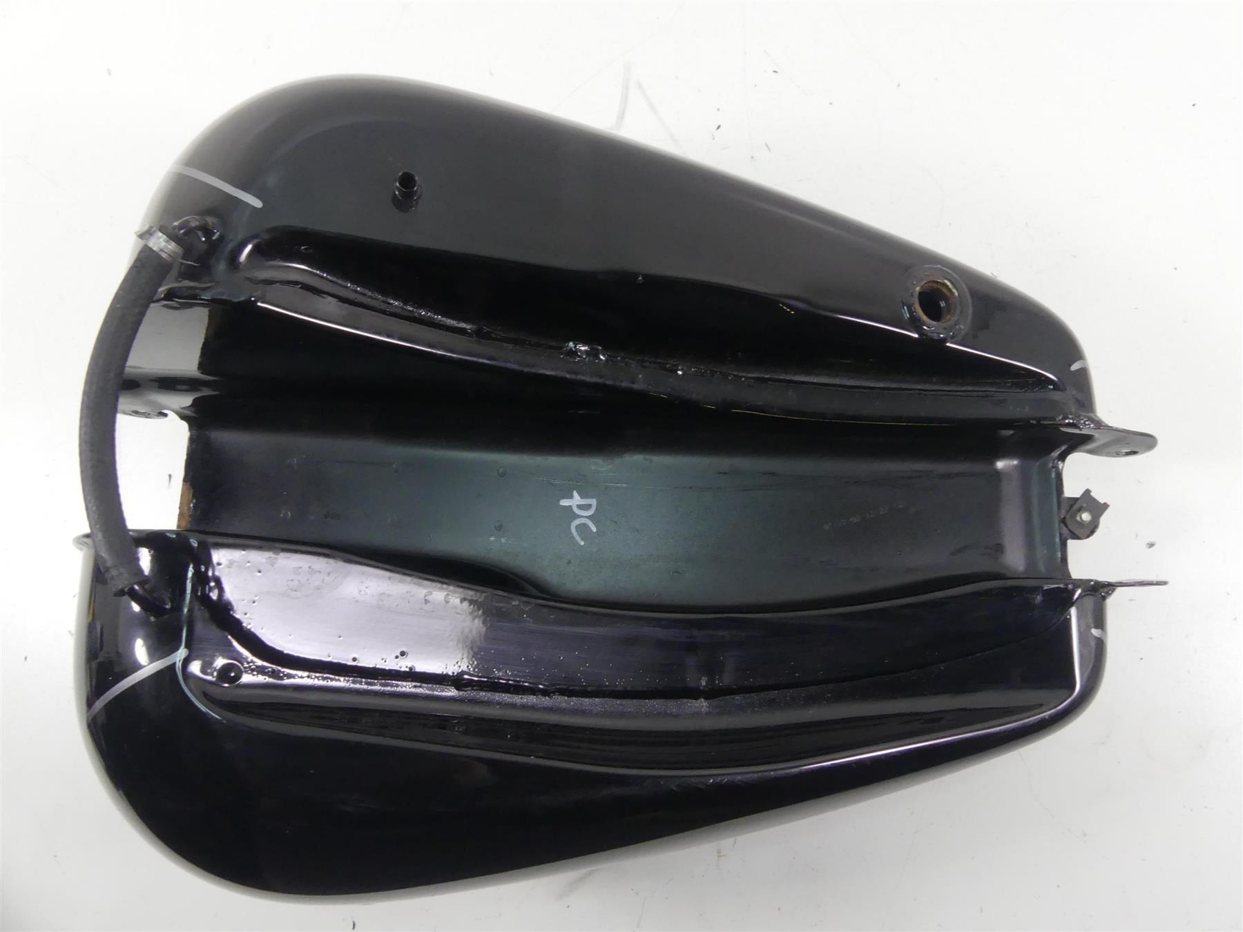2010 Harley FXDWG Dyna Wide Glide Fuel Gas Petrol Tank - Dented 61593-10 {{ shop.shopifyCountryName }} - Mototech271
