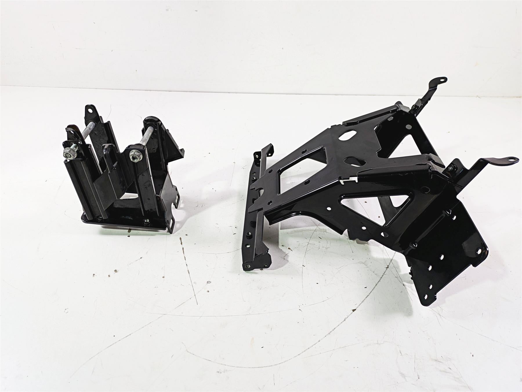 2016 Harley Touring FLTRX Road Glide Front Fairing Mount Carrier Set 47200217 {{ shop.shopifyCountryName }} - Mototech271