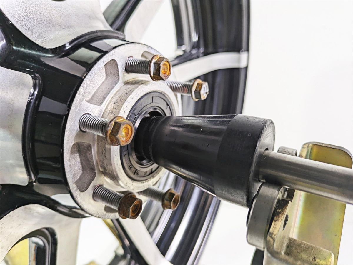 2018 Indian Chieftain Limited Straight Front Wheel Rim 19x3.5 1523059 {{ shop.shopifyCountryName }} - Mototech271
