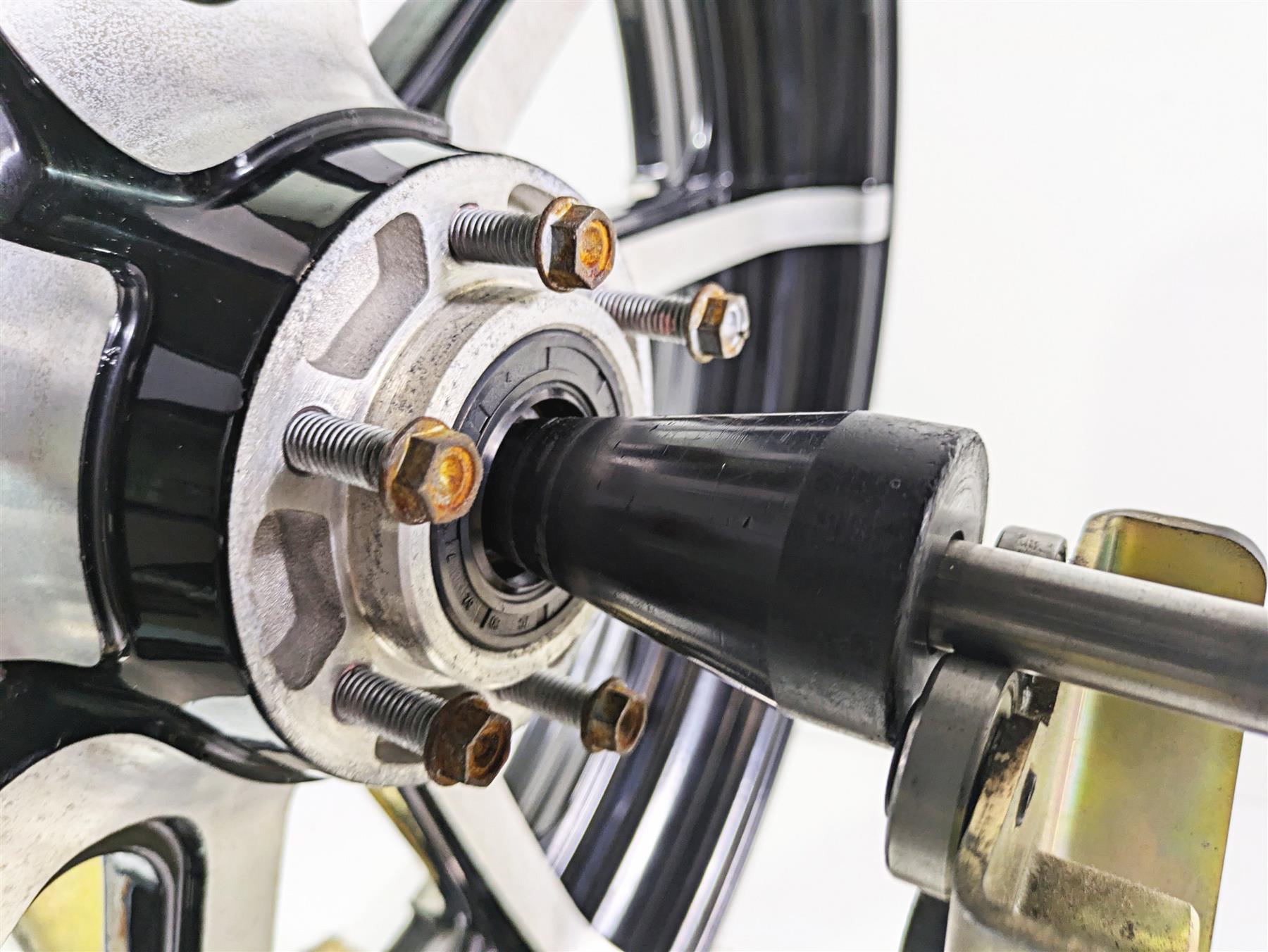2018 Indian Chieftain Limited Straight Front Wheel Rim 19x3.5 1523059 {{ shop.shopifyCountryName }} - Mototech271