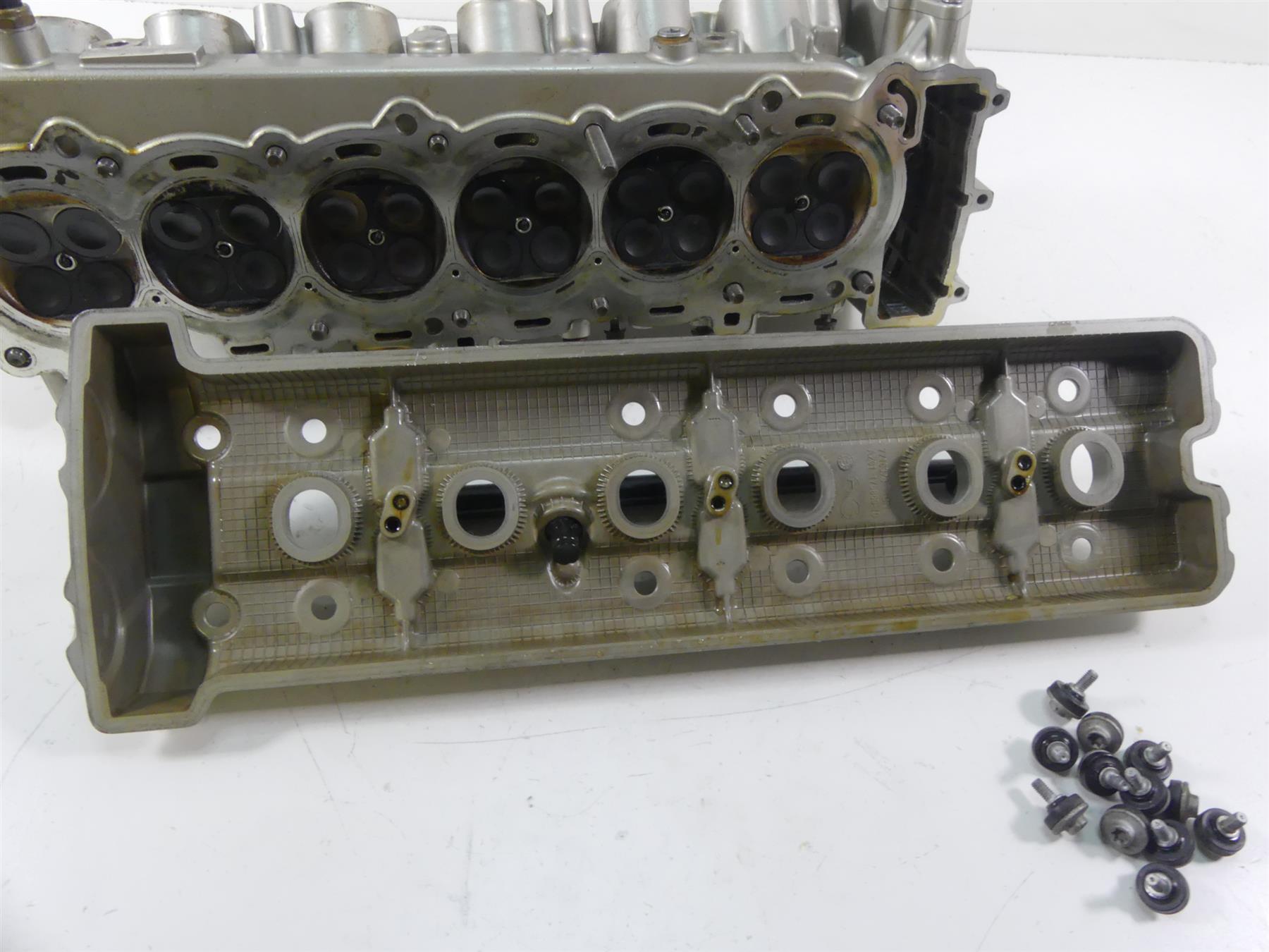 2015 BMW K1600GT K48 Engine Cylinderhead + Valve Cover - Read 11118546019 {{ shop.shopifyCountryName }} - Mototech271