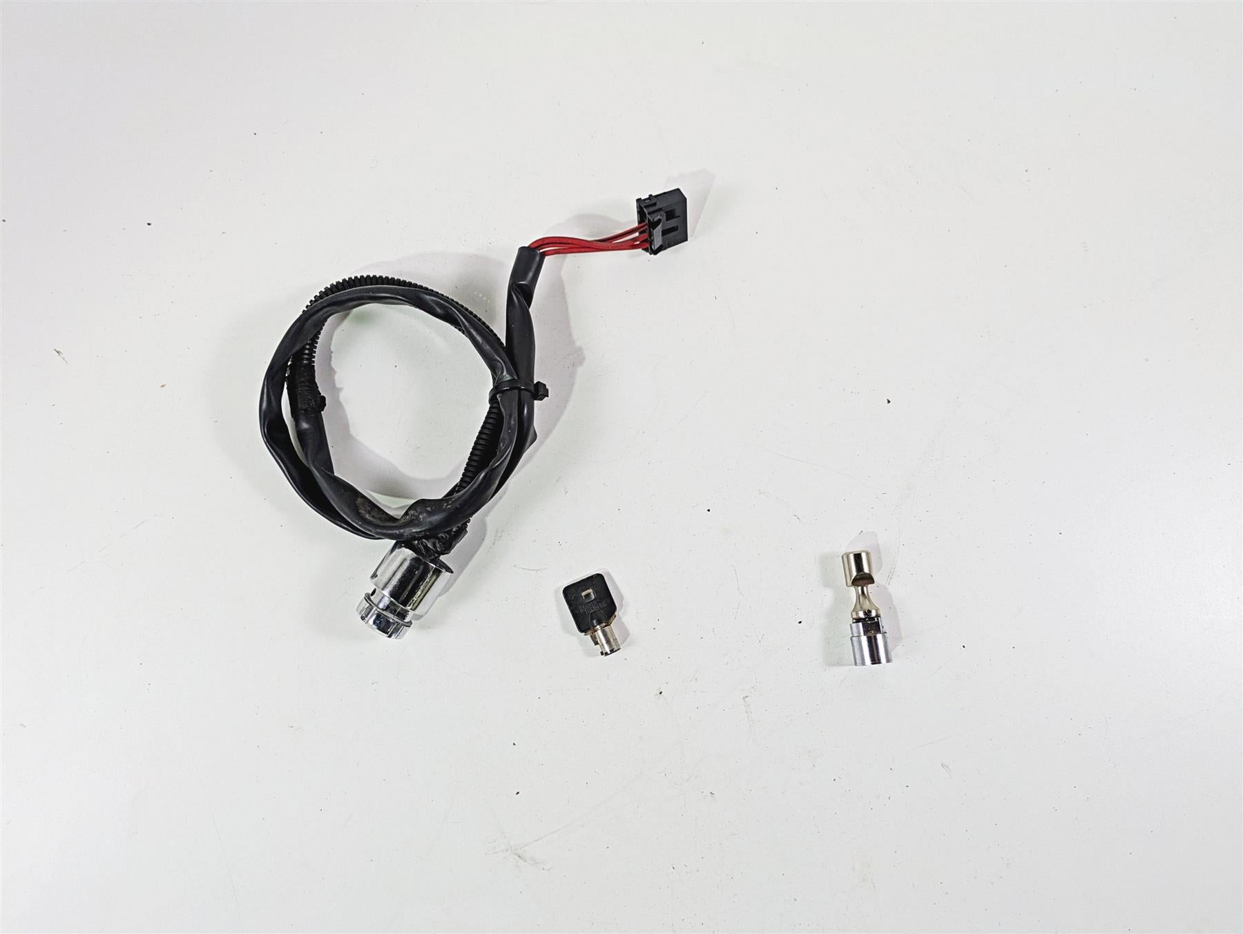 2008 Harley FXCWC Softail Rocker Ignition Switch Key Lock Set - Read 71792-08 {{ shop.shopifyCountryName }} - Mototech271