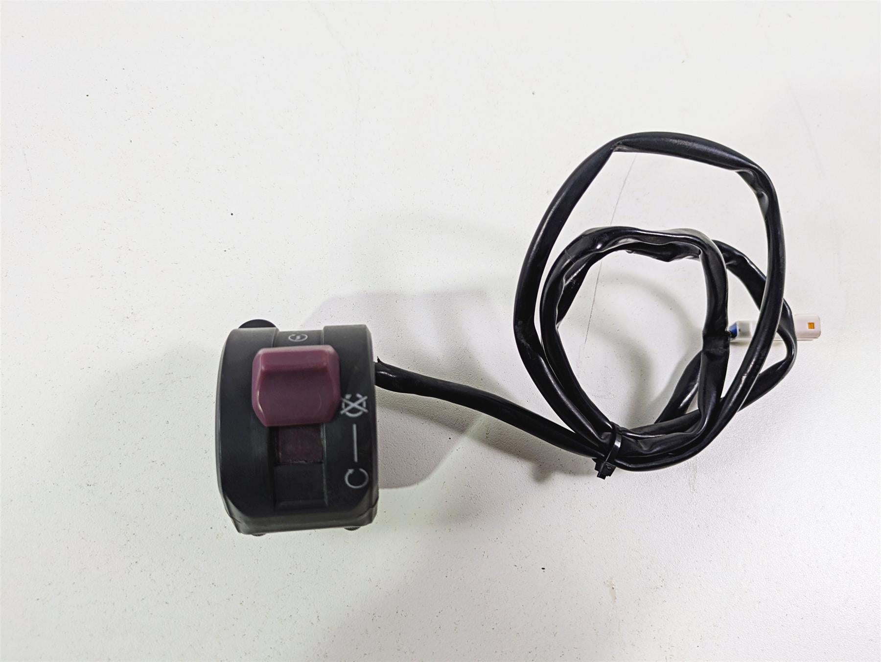 2018 Ducati Scrambler Desert Sled 800 Right Hand Control Switch 65010172B {{ shop.shopifyCountryName }} - Mototech271