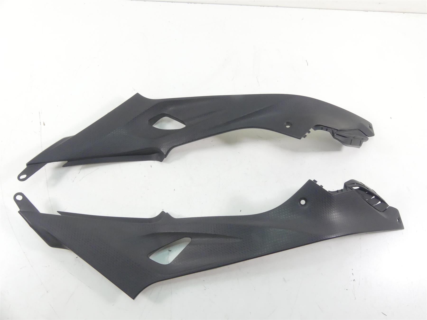 2018 BMW S1000RR K46 Side Fuel Tank Knee Fairing Set 46638551926 46638551925