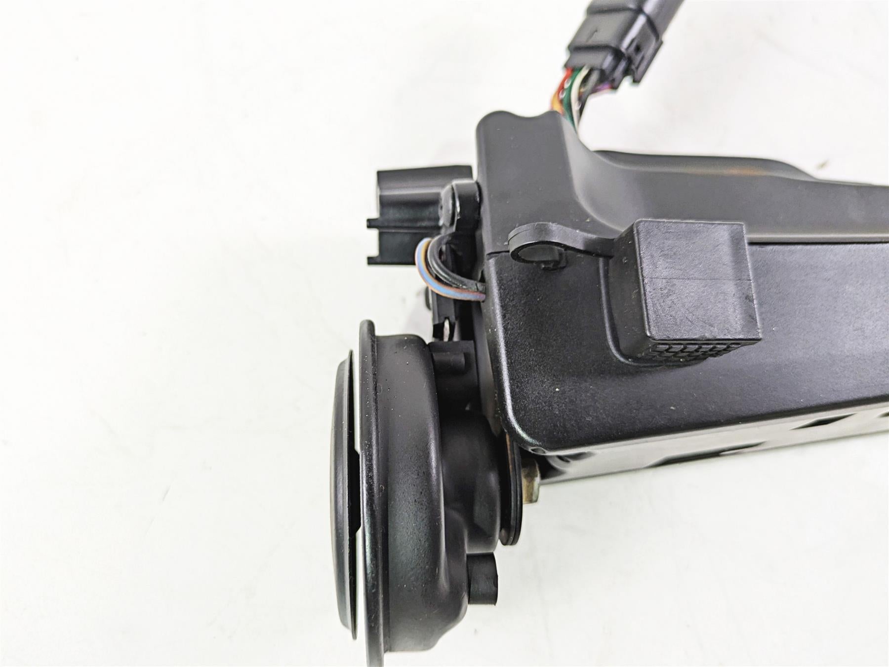 2018 Harley FXBR Softail Breakout Horn & Wiring Box 69000095 {{ shop.shopifyCountryName }} - Mototech271