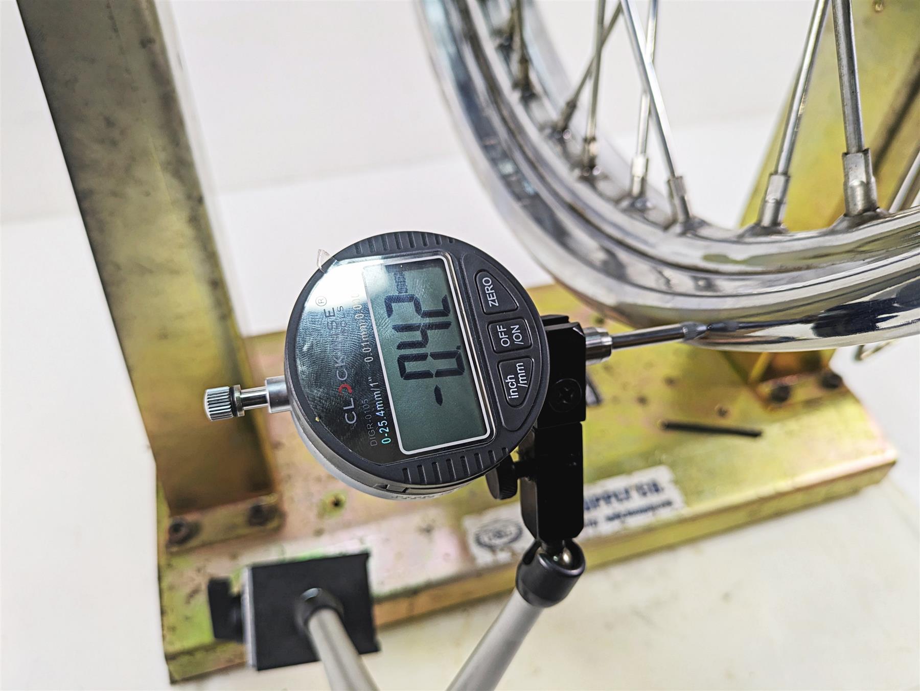 2000 Harley FXSTS Softail Springer Chrome Spoke Front Wheel 21x2.15 43662-80B {{ shop.shopifyCountryName }} - Mototech271