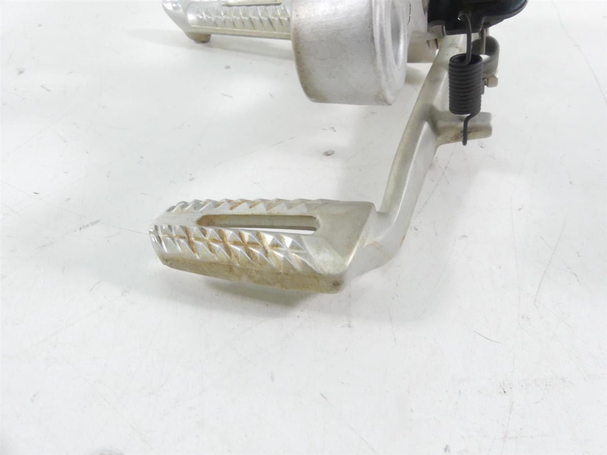 2019 Triumph Street Triple 765R Right Rider Footpeg & Brake Pedal T2081464 {{ shop.shopifyCountryName }} - Mototech271