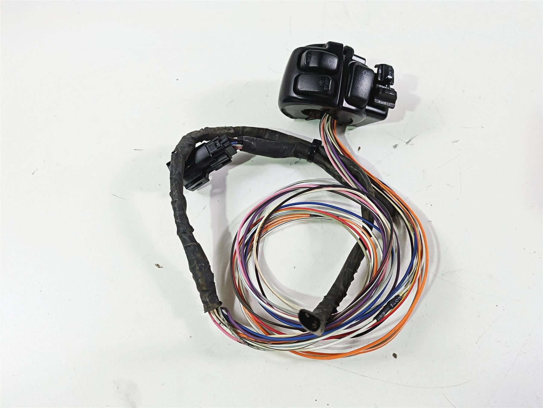 2011 Harley Touring FLHTCUSE CVO E-Glide Right Hand Control Switch 71684-06A {{ shop.shopifyCountryName }} - Mototech271