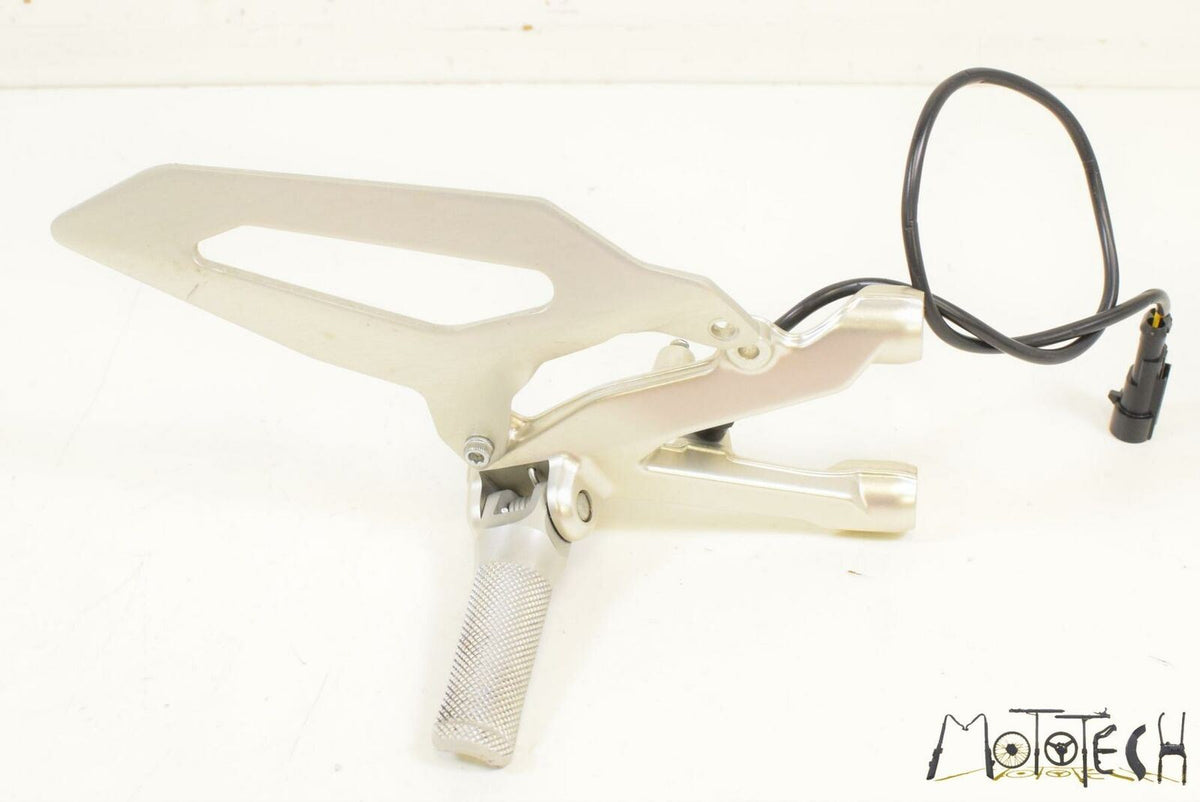 2017 Ducati Panigale 959 Right Rider Front Footpeg Foot Peg Rest 82431871A {{ shop.shopifyCountryName }} - Mototech271