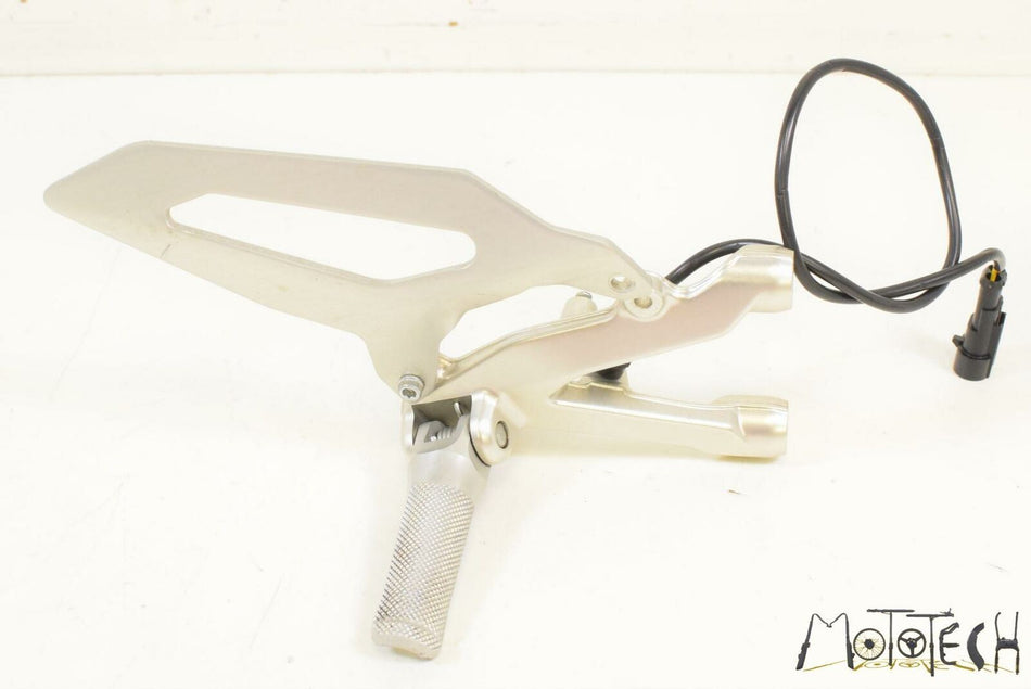 2017 Ducati Panigale 959 Right Rider Front Footpeg Foot Peg Rest 82431871A {{ shop.shopifyCountryName }} - Mototech271
