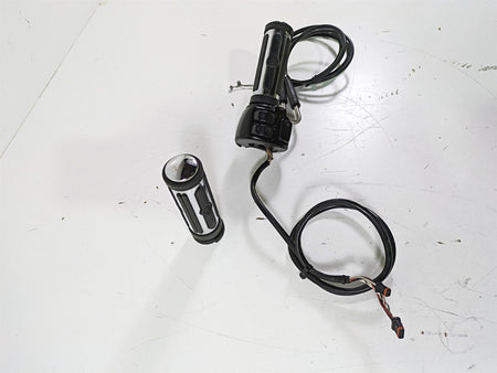 2012 Harley FLD Dyna Switchback Right Control Switch & Blinker 72948-12 {{ shop.shopifyCountryName }} - Mototech271