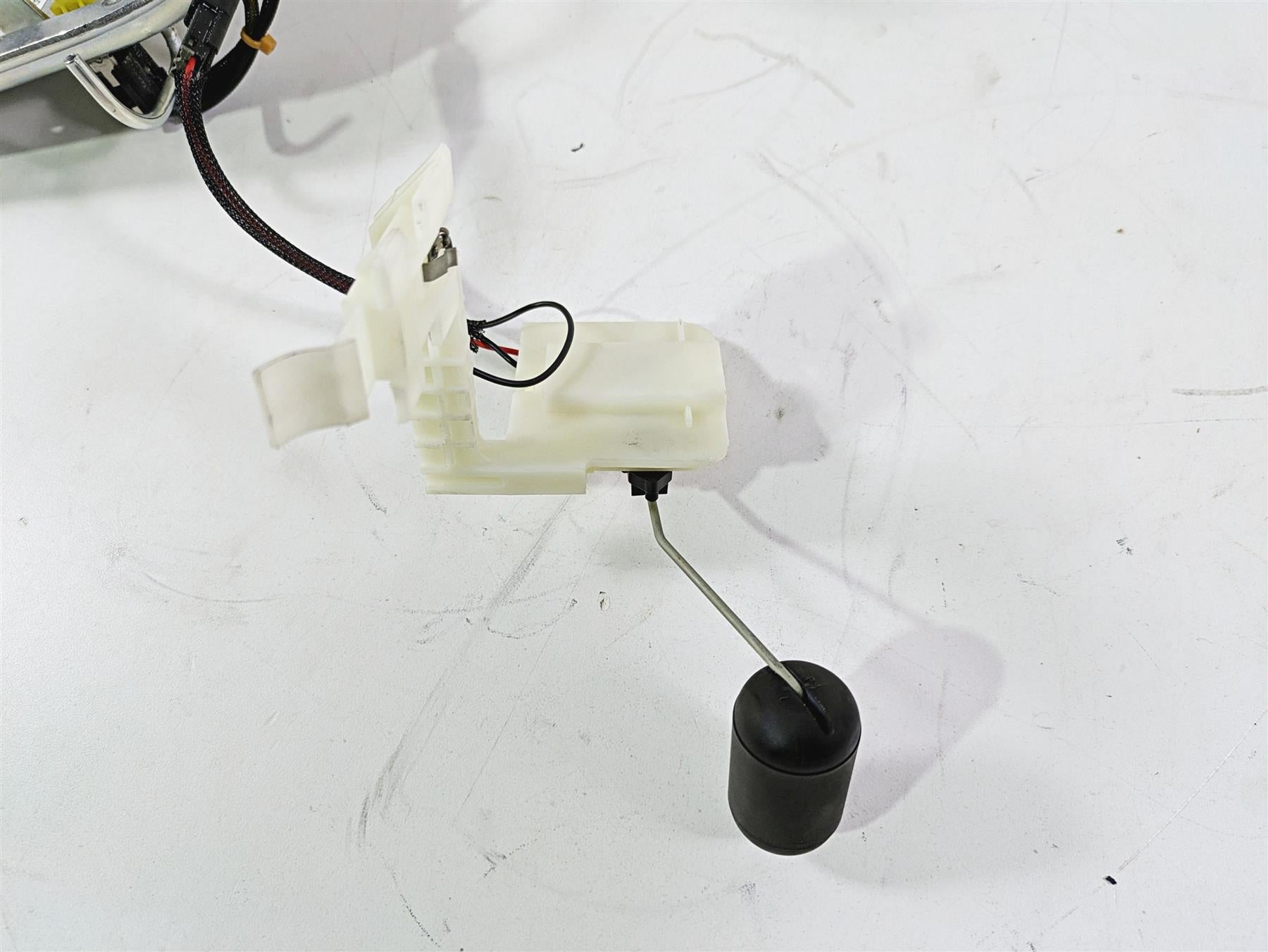 2014 Harley FXDL Dyna Low Rider Fuel Gas Petrol Pump & Sending Unit 75246-04A {{ shop.shopifyCountryName }} - Mototech271