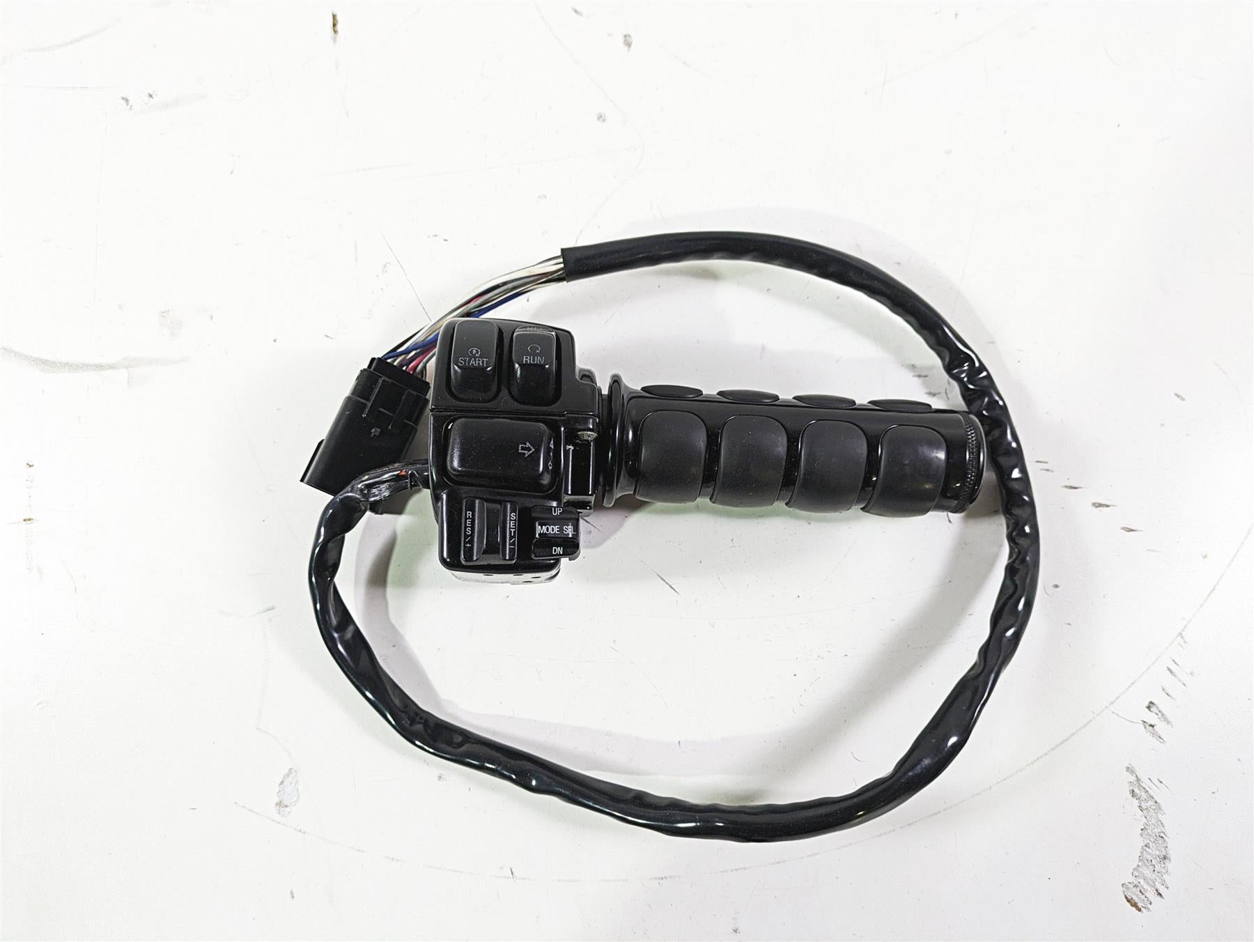 2008 Harley Touring FLHTCU E-Glide 105TH Right Control Switch Cruise 71684-06A {{ shop.shopifyCountryName }} - Mototech271