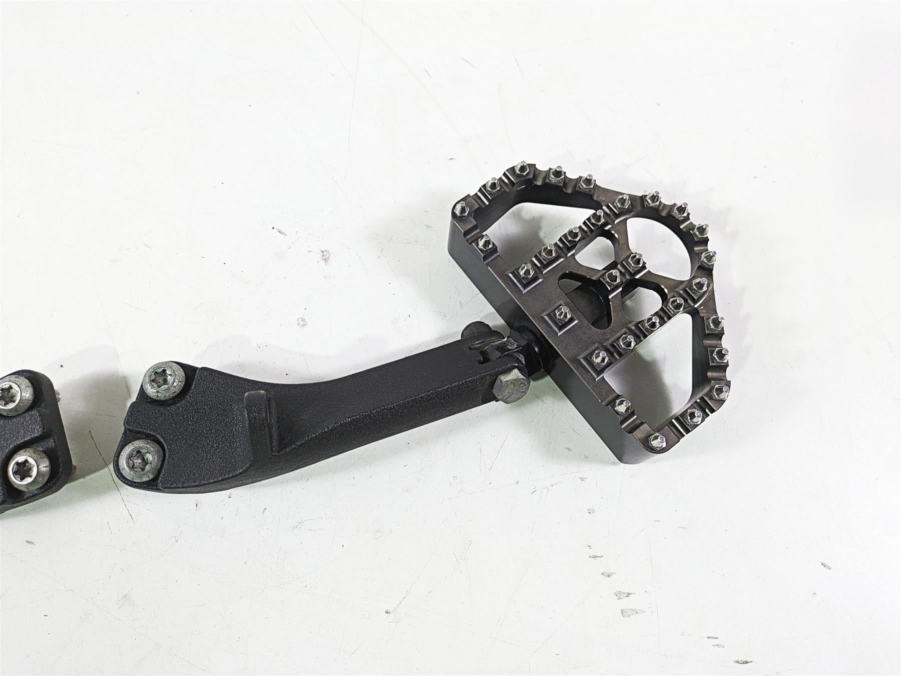 2017 Harley Dyna FXDB Street Bob Passenger Footpeg Custom Set -READ 49230-06 {{ shop.shopifyCountryName }} - Mototech271
