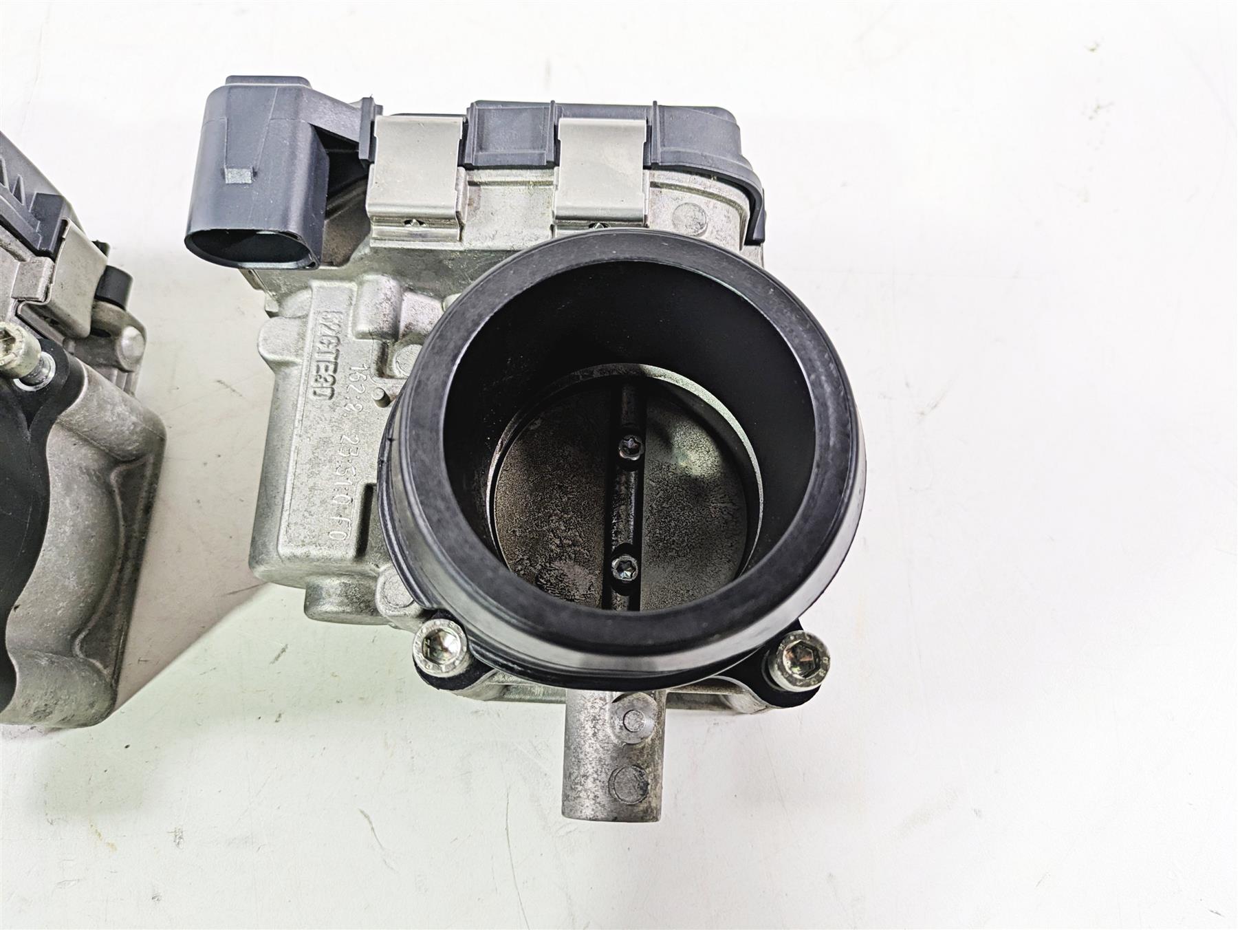 2018 Ducati Hypermotard 939 SP Throttle Fuel Injection Body Set 28240904A {{ shop.shopifyCountryName }} - Mototech271