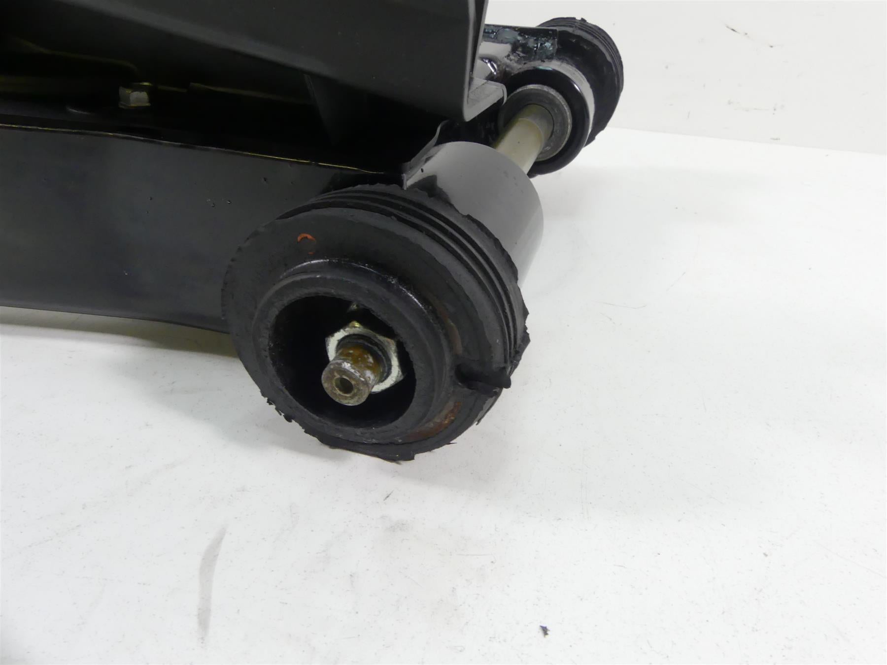 2004 Harley FLHTC SE CVO Electra Glide Rear Swing Arm Swingarm + Axle 45470-02 {{ shop.shopifyCountryName }} - Mototech271