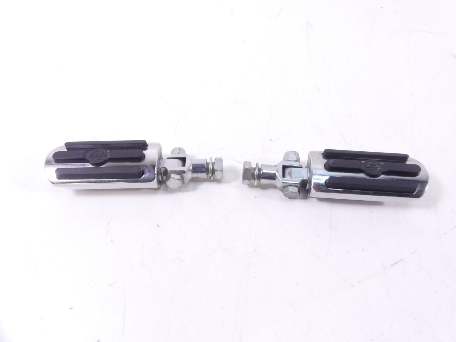 2016 Harley Touring FLHXS Street Glide Sp Crash Bar Footpegs 49184-09A {{ shop.shopifyCountryName }} - Mototech271