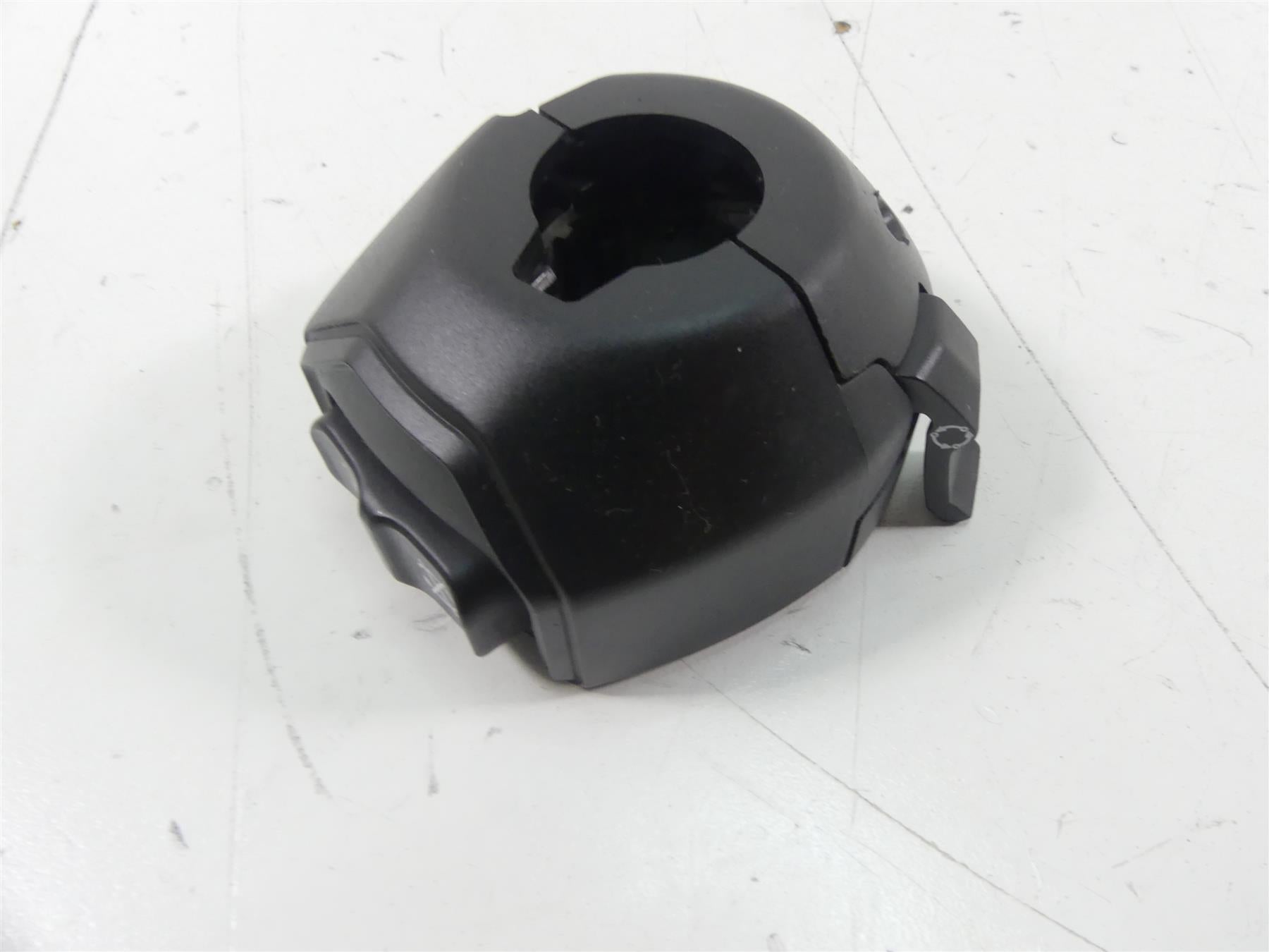 2019 Indian Motorcycle Co. FTR1200 Right Hand Start Kill Control Switch 2414355 {{ shop.shopifyCountryName }} - Mototech271
