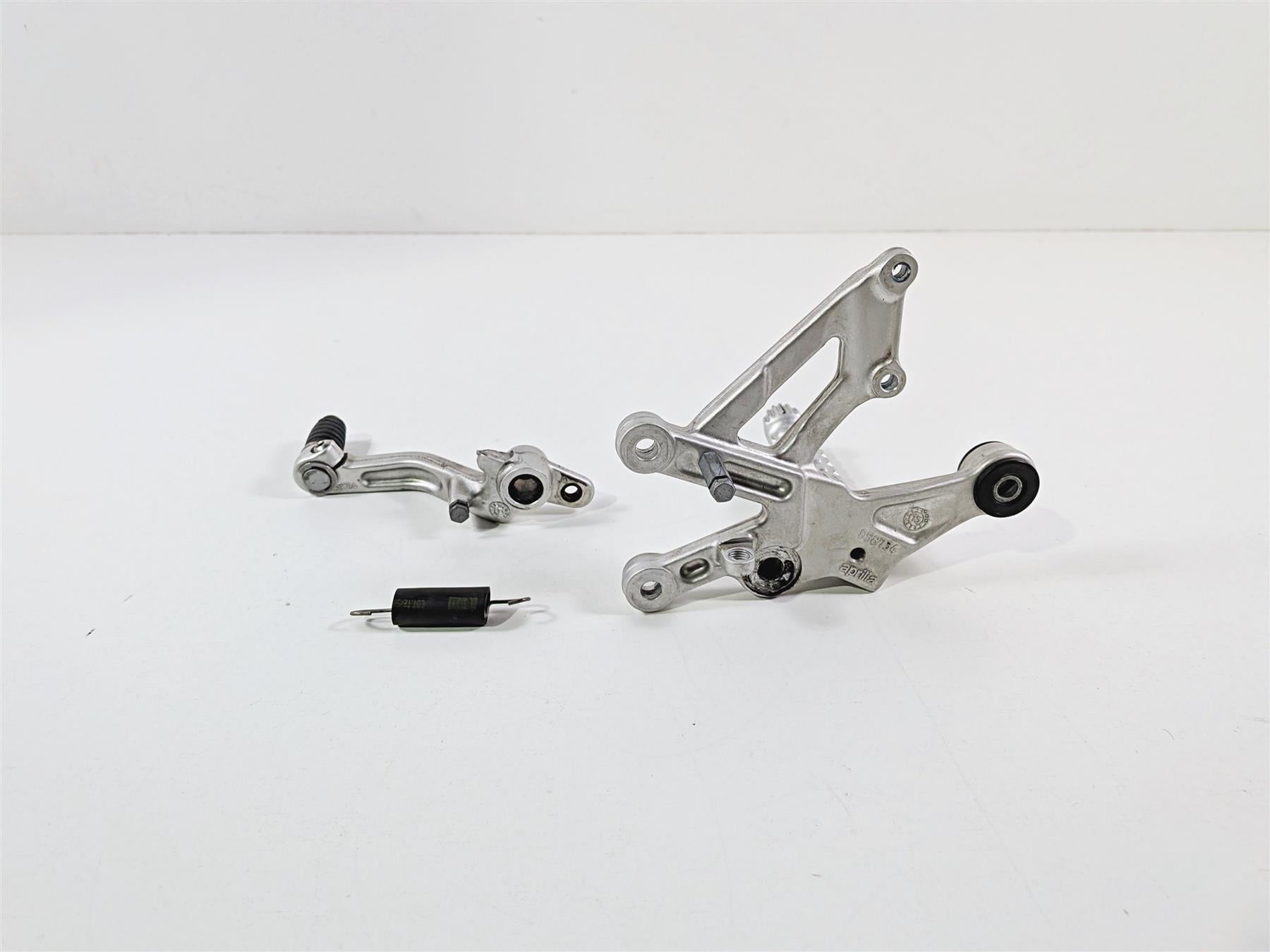 2016 Aprilia RSV 1100 Tuono V4 Factory Front Right Foot Peg & Brake Pedal 897828 {{ shop.shopifyCountryName }} - Mototech271