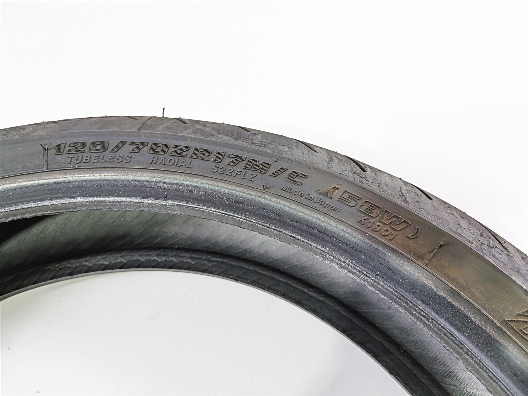 Used Front Motorcycle Tire Bridgestone Blattlax Hypersport S22 120/70R17 12727 {{ shop.shopifyCountryName }} - Mototech271