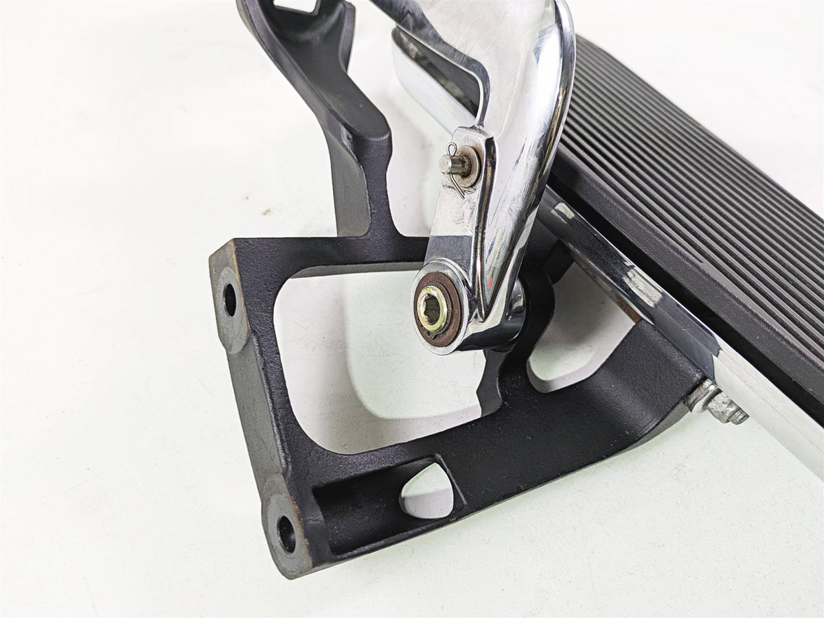 2017 Indian Chieftain Limited Right Floor Board & Brake Pedal 5138848 1019864 {{ shop.shopifyCountryName }} - Mototech271
