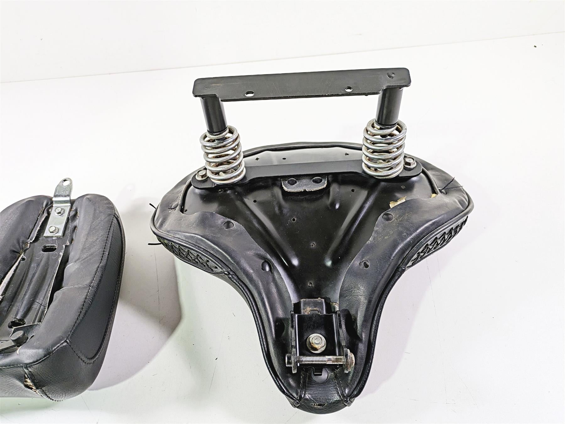 2008 Harley FLSTSB Cross Bones Front Rear Seat Saddle & Mount Set 51481-08 {{ shop.shopifyCountryName }} - Mototech271