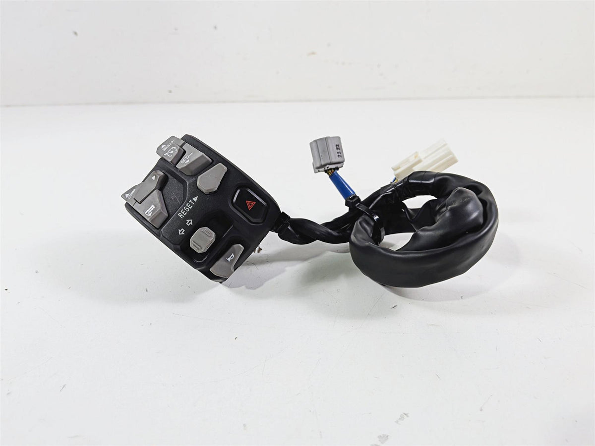 2022 Kawasaki ZX10R ZX1000 Ninja Left Hand Light Control Switch 46091-0576 {{ shop.shopifyCountryName }} - Mototech271
