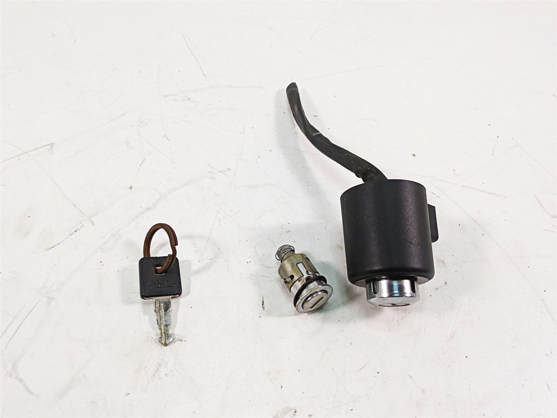 2006 Harley Sportster XL1200 Ignition Switch Steering Lock Key Set Read 71441-94 {{ shop.shopifyCountryName }} - Mototech271