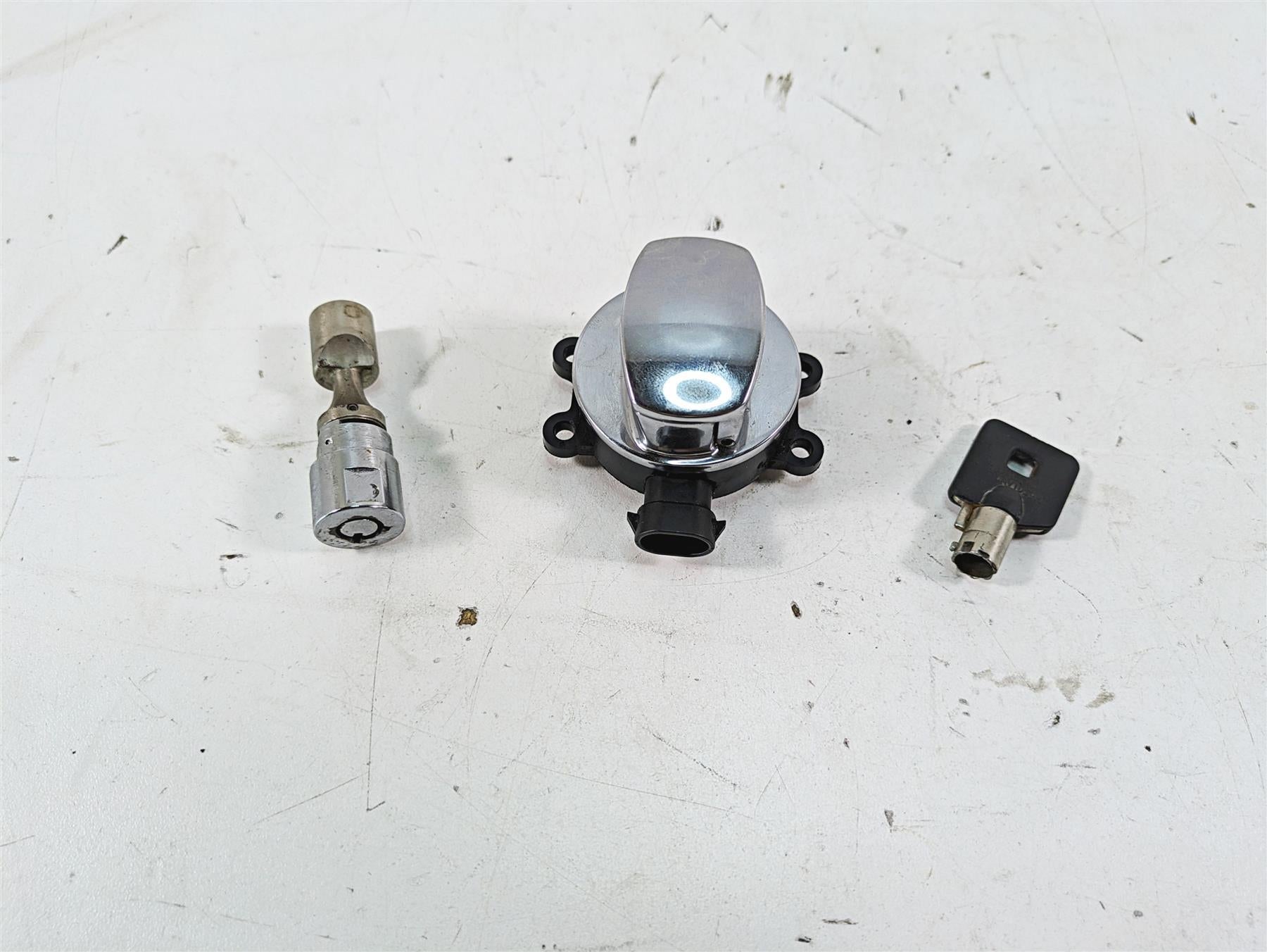 2013 Harley Softail FLSTC Heritage Classic Ignition Switch Key Lock Set 71400076 {{ shop.shopifyCountryName }} - Mototech271